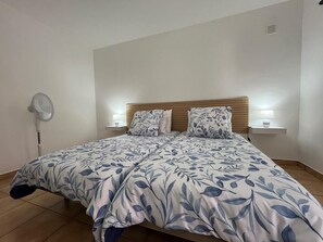 2 عدّة غرف نوم ومكواة/لوح كي وواي فاي مجانًا وملاءات أسرّة