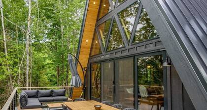 NEW Luxury A-Frame, Lake Access w/ hot tub