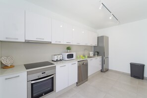 Réfrigérateur, micro-ondes, four, lave-vaisselle