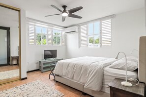 4 bedrooms, desk, free WiFi, bed sheets