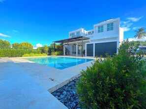 Pool - Charming 4-bedroom Estate with In-ground pool WiFi in San Juan (Guaynabo)