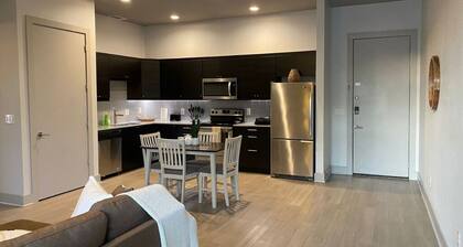 Magnolia Walks ~ City Chic Comfort ~ Med District!