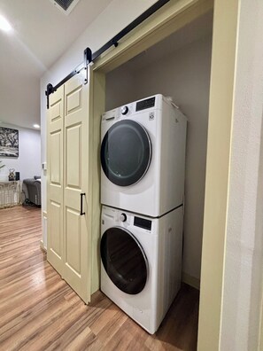 Interior - Charming 3-Bedroom,1-Bath Cozy Getaway with Modern Comforts and a Welcoming Vibe (Austin)