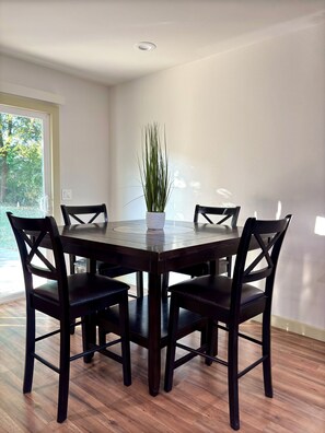 Dining - Charming 3-Bedroom,1-Bath Cozy Getaway with Modern Comforts and a Welcoming Vibe (Austin)