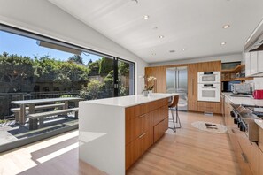 Fridge, microwave, oven, stovetop - Luxury 4000 sqft Home with Gym, Sauna, CityViews (Seattle)