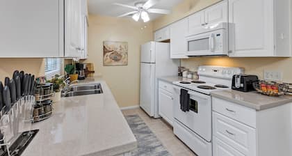Cozy 4/3, Patio, King Bed, Bunk Room + Water Park!