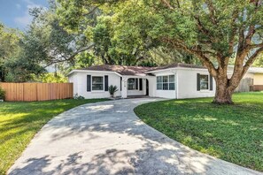 Unclassified image, 2 of 45, button