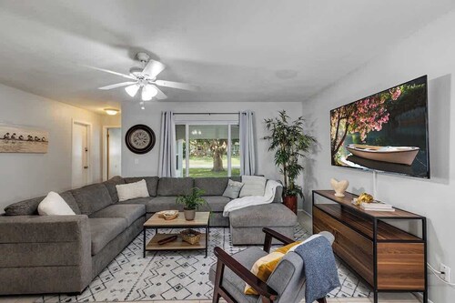 Cozy 4/3, Patio, King Bed, Bunk Room + Water Park!