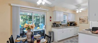 Cozy 4/3, Patio, King Bed, Bunk Room + Water Park!