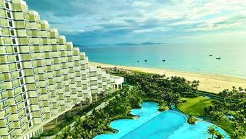 Premier kamer, 1 twee- of 2 eenpersoonsbedden, uitzicht op het strand | Uitzicht op strand/zee