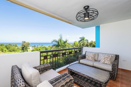 Oceanfront Paradise: Completely Renovated Stunning Condo with Breathtaking Views
