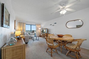 Dining - NSB Direct Ocean View - Cozy 2-bedroom condo with Pool and AC (New Smyrna Beach)