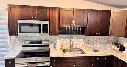 Charming 2-bedroom mobile home with AC, WiFi in Key Largo