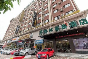 Exterior - GreenTree Inn (Shanghai Zhoupu Xiupu Road Kangqiao Metro Station) (Shanghai)