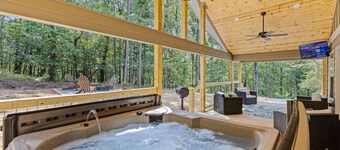 Rocky Ridge - Pet friendly 5 Bedroom Cabin in Helen Georgia