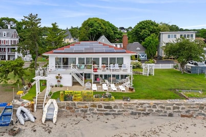 Coastal Charm: Lobster Châto