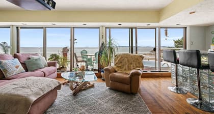 Coastal Charm: Lobster Châto