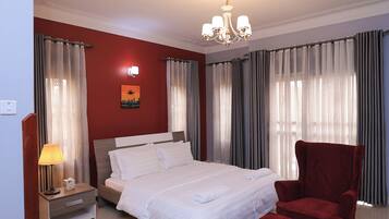 3 bedrooms, in-room safe, iron/ironing board, free WiFi