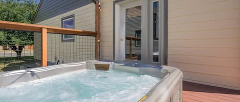 Outdoor spa tub