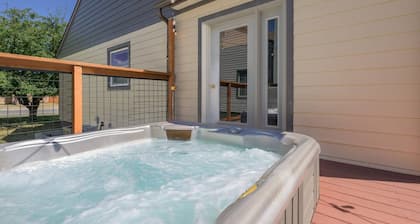Game Room, Hot Tub & Fido Friendly!