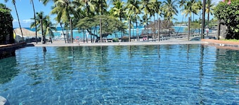 Ocean View, Beach Front, Dream Vacation Villa, at Kahalu’u Snorkel & Surf Beach.