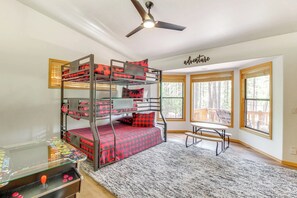3 Schlafzimmer, Schreibtisch, Reisekinderbett, WLAN