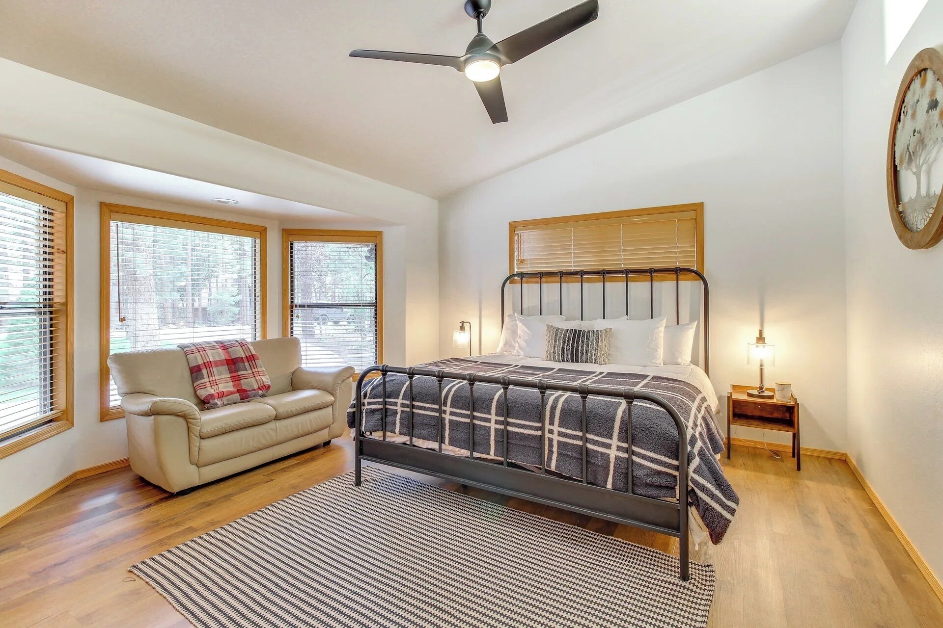 3 bedrooms, desk, travel crib, WiFi