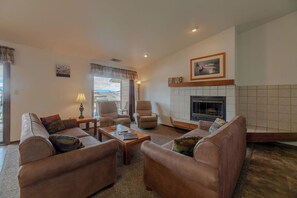 TV, fireplace, video games, DVD player - 2 Bedroom with Water View (Hope)