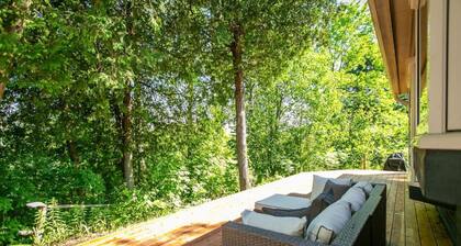 5BR Riverfront Retreat w/ Firetable, BBQ, and Deck