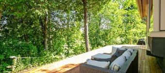 5BR Riverfront Retreat w/ Firetable, BBQ, and Deck