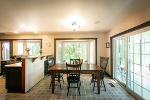 Dining - 5BR Riverfront Retreat w/ Firetable, BBQ, and Deck (Orangeville)