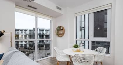 Amazing 2BR/2BA Resort Condo w/ Balcony & Parking!