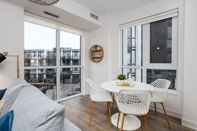 Amazing 2BR/2BA Resort Condo w/ Balcony & Parking!