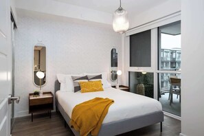 2 bedrooms, free WiFi, bed sheets - Amazing 2BR/2BA Resort Condo w/ Balcony & Parking! (Innisfil)