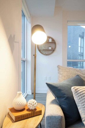 Smart TV - Amazing 2BR/2BA Resort Condo w/ Balcony & Parking! (Innisfil)