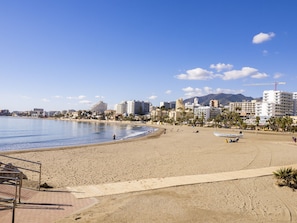 Una spiaggia nelle vicinanze