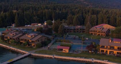 Lakefront - 3 Bedroom