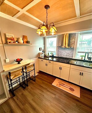 Private kitchen - Boho Breeze Romantic stay by UHome (Pawtucket)