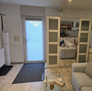 Smart-TV, DVD-Player, Tischtennisplatte, Musikbibliothek