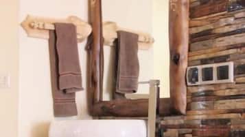 タオル、石鹸、トイレットペーパー