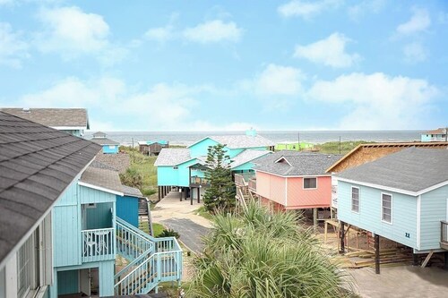 Awesome Beach house with Private boardwalk in Port Aransas 