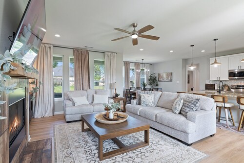 New Cozy Luxe Rockwall Retreat Minutes to Lakes, Downtown & Shops!