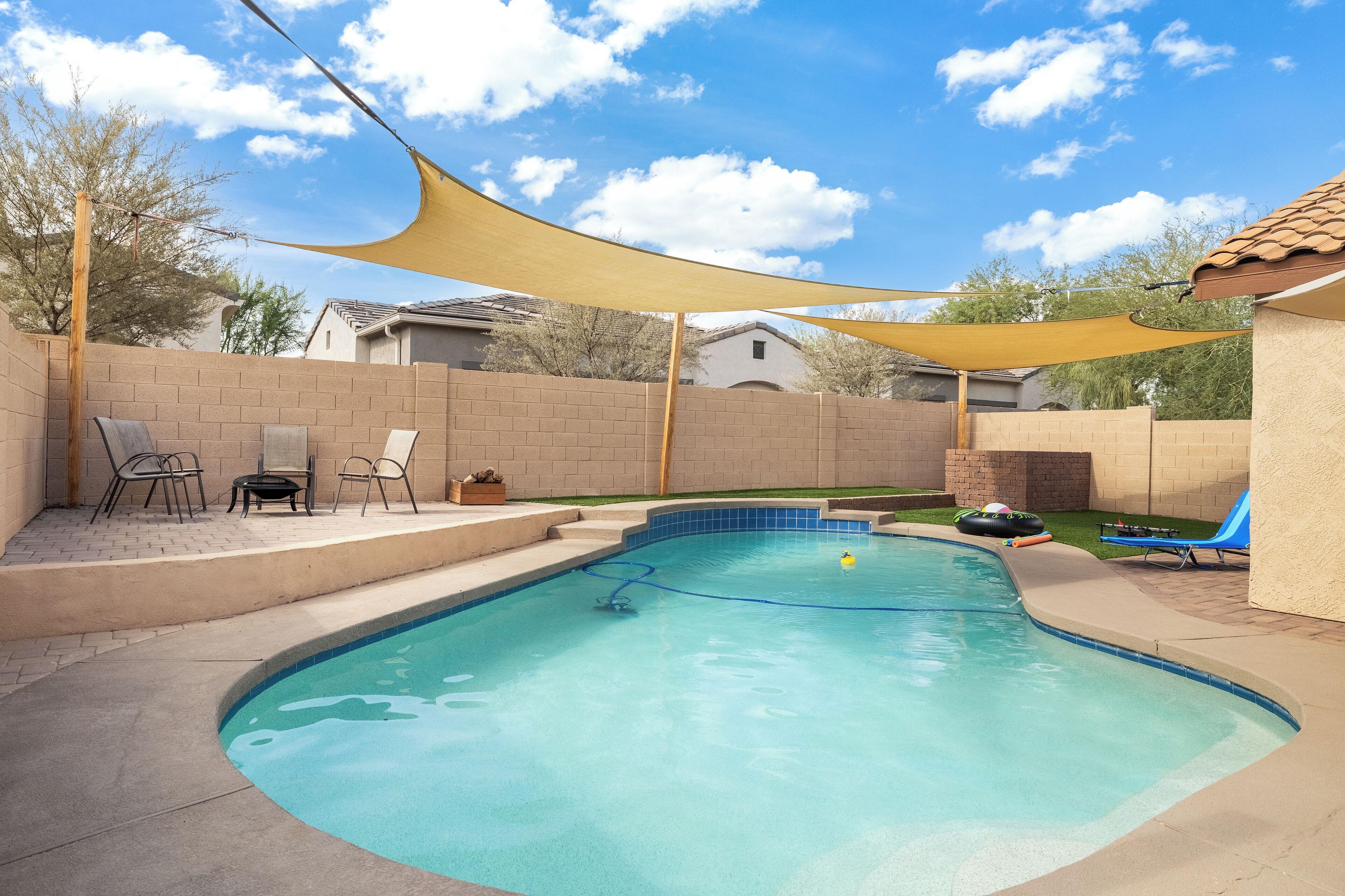 Charming 3-bedroom house in West Phoenix with pool