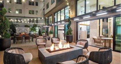 Cozy 2-bedroom apartment in enjoyable Santa Ana with AC, WiFi, fitness, Pool