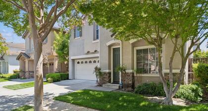 Sunny Serenity: Pet Friendly 5BR Home In San Jose by RedAwning