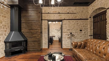 Suite Junior, cheminée | Coin séjour