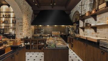 Tägliches Frühstücksbuffet (20 EUR pro Person)