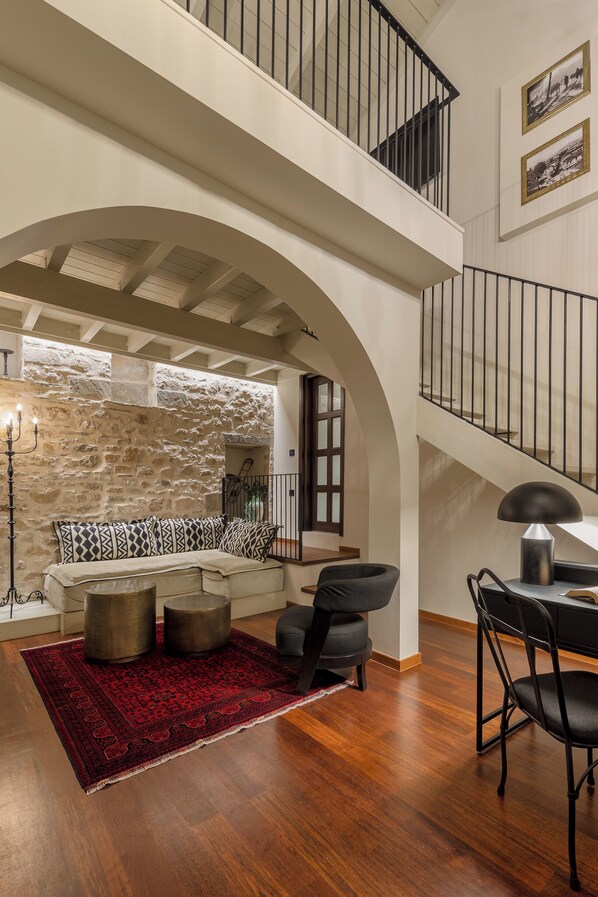 Loft Confort, chimenea | Área de sala de estar | Smart TV de 55 pulgadas con canales digitales y oficina 