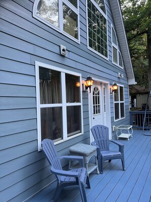 Terrace/patio - Cozy Cabin in Lake Harmony, 3Bedroom+Loft w Deck, Firepit & WiFi! Dog Friendly! (Lake Harmony)