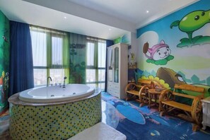 Room - Ice Dream Fantasy Hotel (Hengdian Film and Television City Pedestrian Street) (Dongyang)